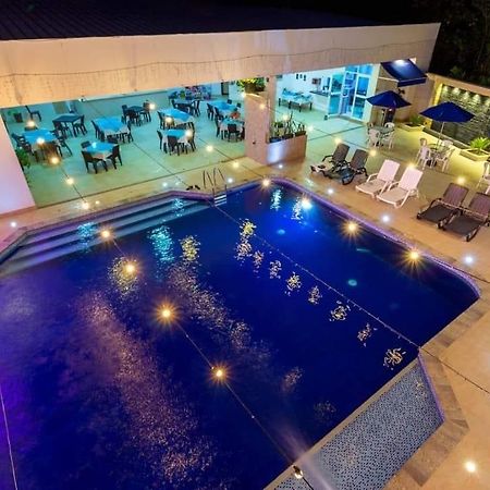 Hotel Deluxe Oasis De La Colina Girardot Bagian luar foto