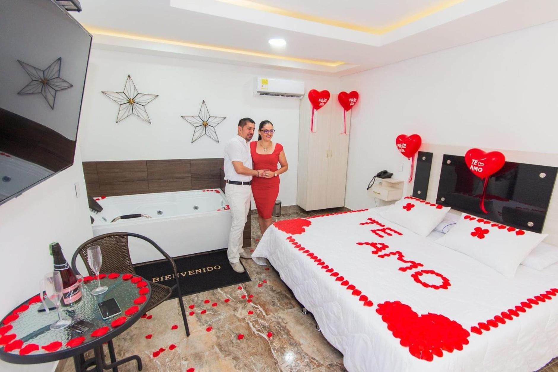 Hotel Deluxe Oasis De La Colina Girardot Bagian luar foto