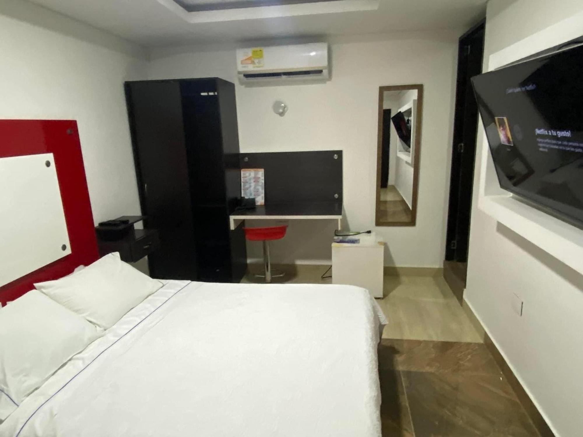 Hotel Deluxe Oasis De La Colina Girardot Bagian luar foto