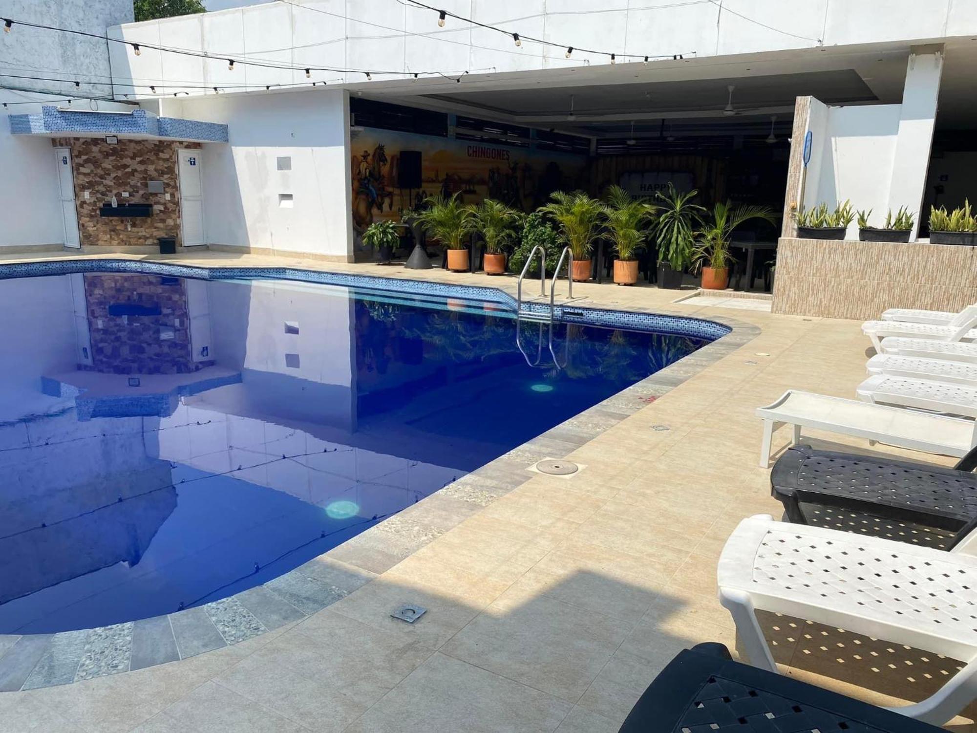 Hotel Deluxe Oasis De La Colina Girardot Bagian luar foto