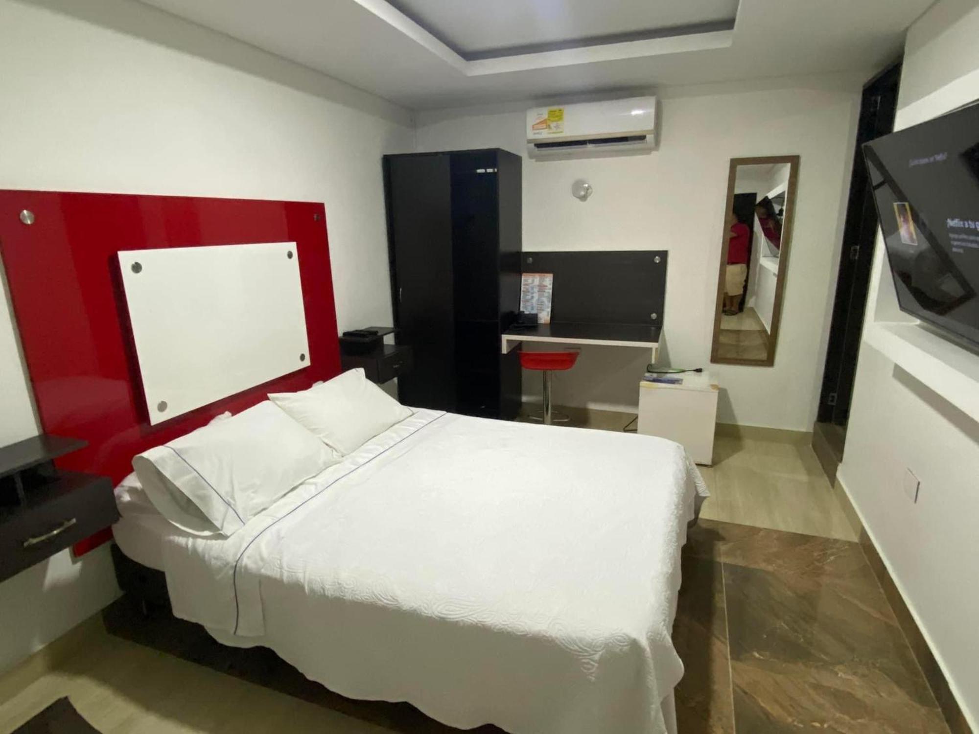 Hotel Deluxe Oasis De La Colina Girardot Bagian luar foto