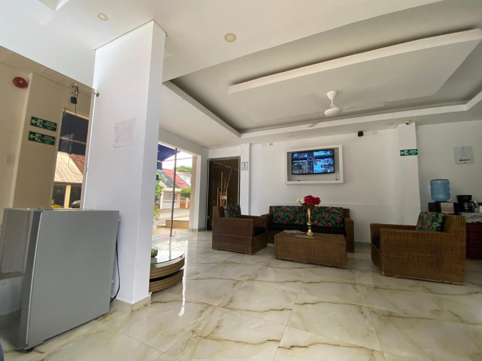 Hotel Deluxe Oasis De La Colina Girardot Bagian luar foto