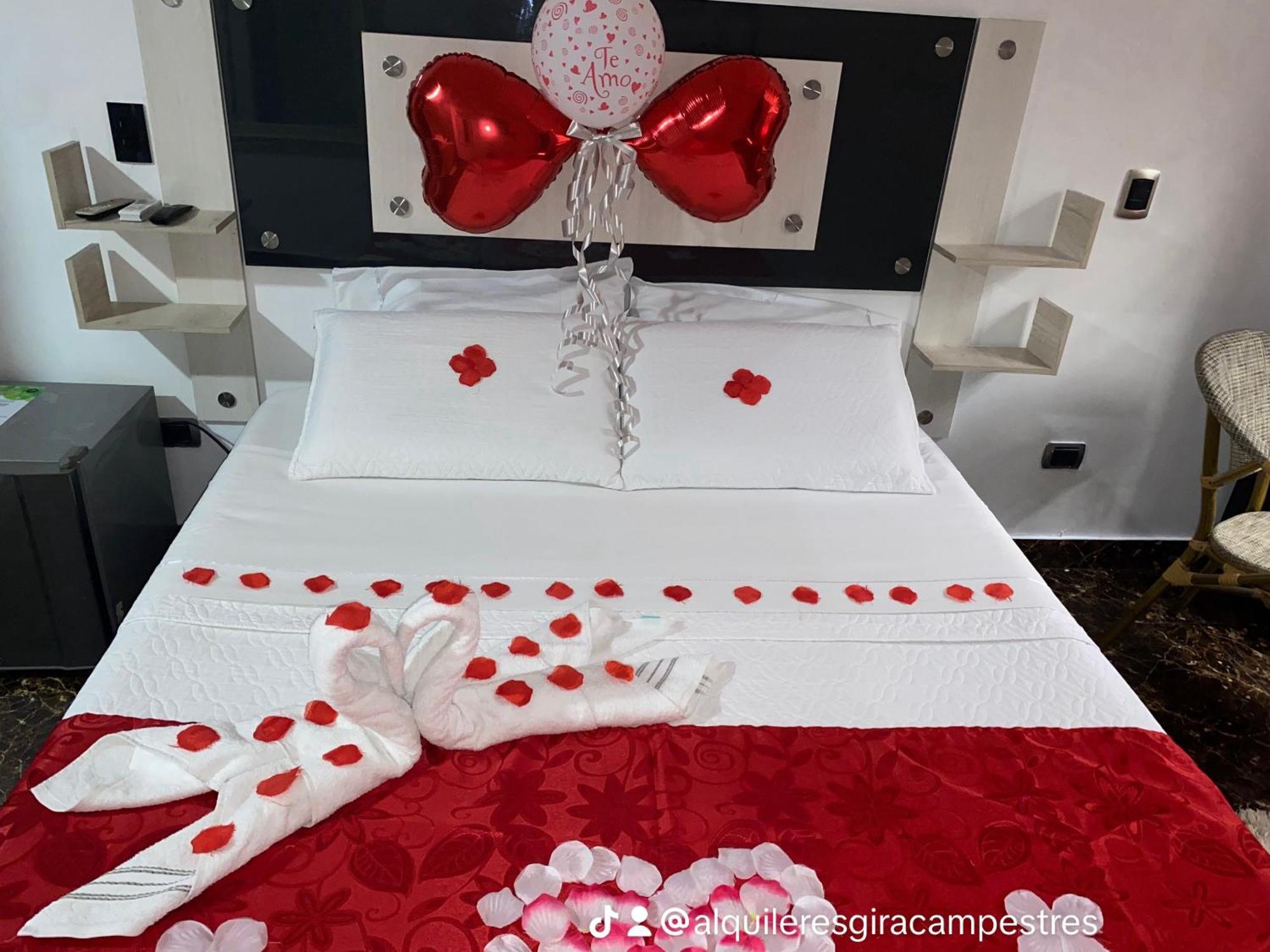 Hotel Deluxe Oasis De La Colina Girardot Bagian luar foto