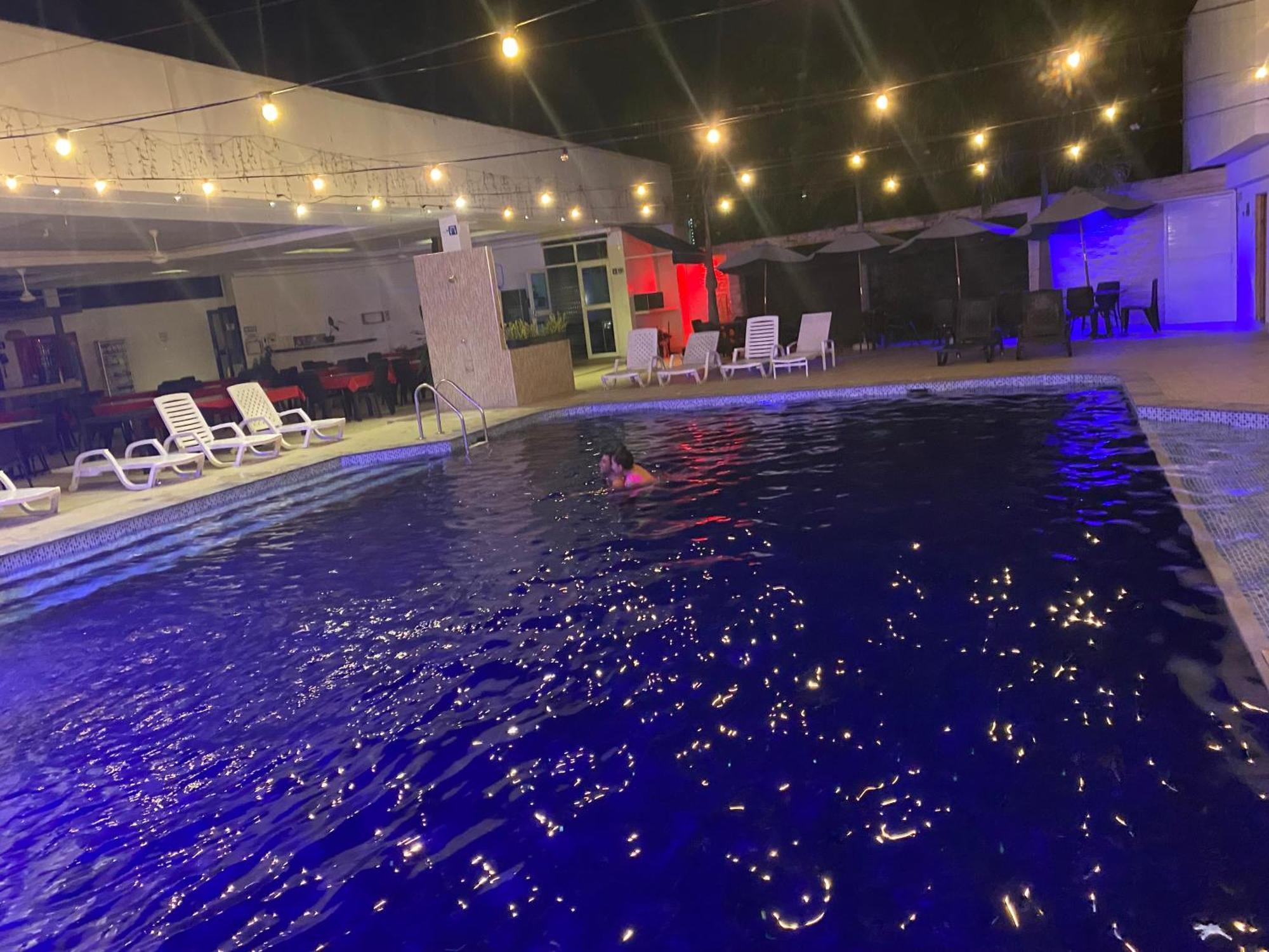 Hotel Deluxe Oasis De La Colina Girardot Bagian luar foto