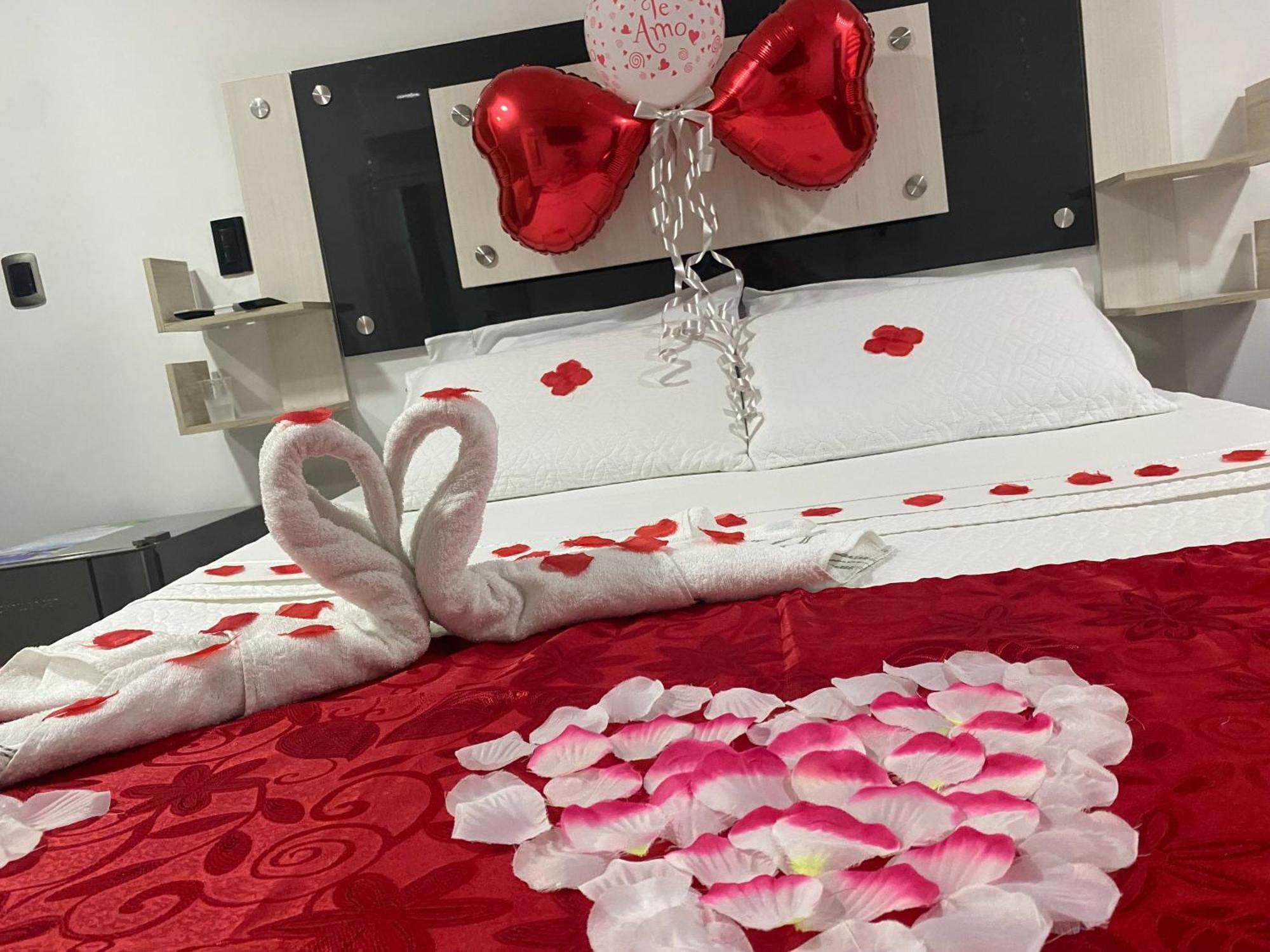 Hotel Deluxe Oasis De La Colina Girardot Bagian luar foto