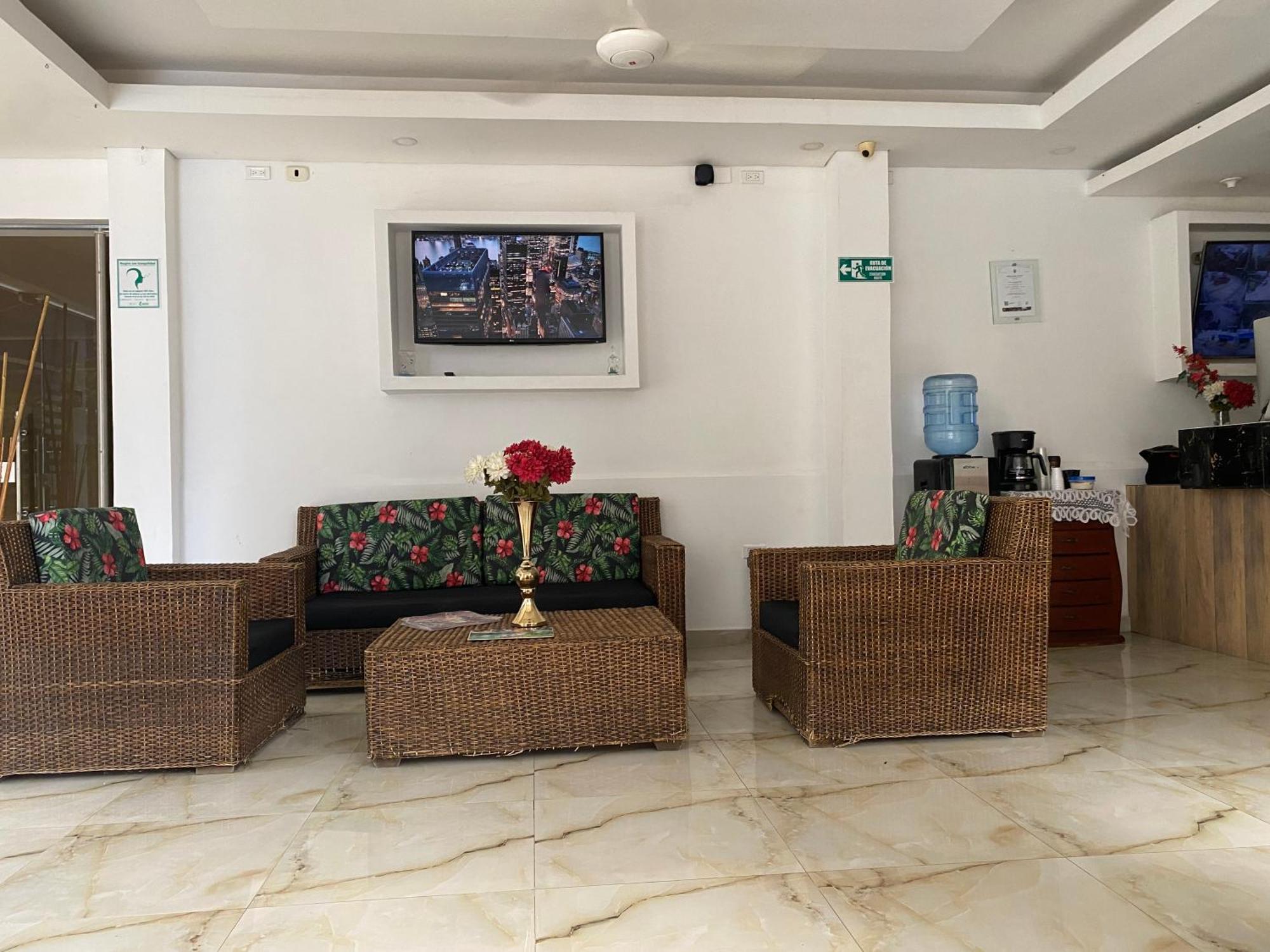 Hotel Deluxe Oasis De La Colina Girardot Bagian luar foto