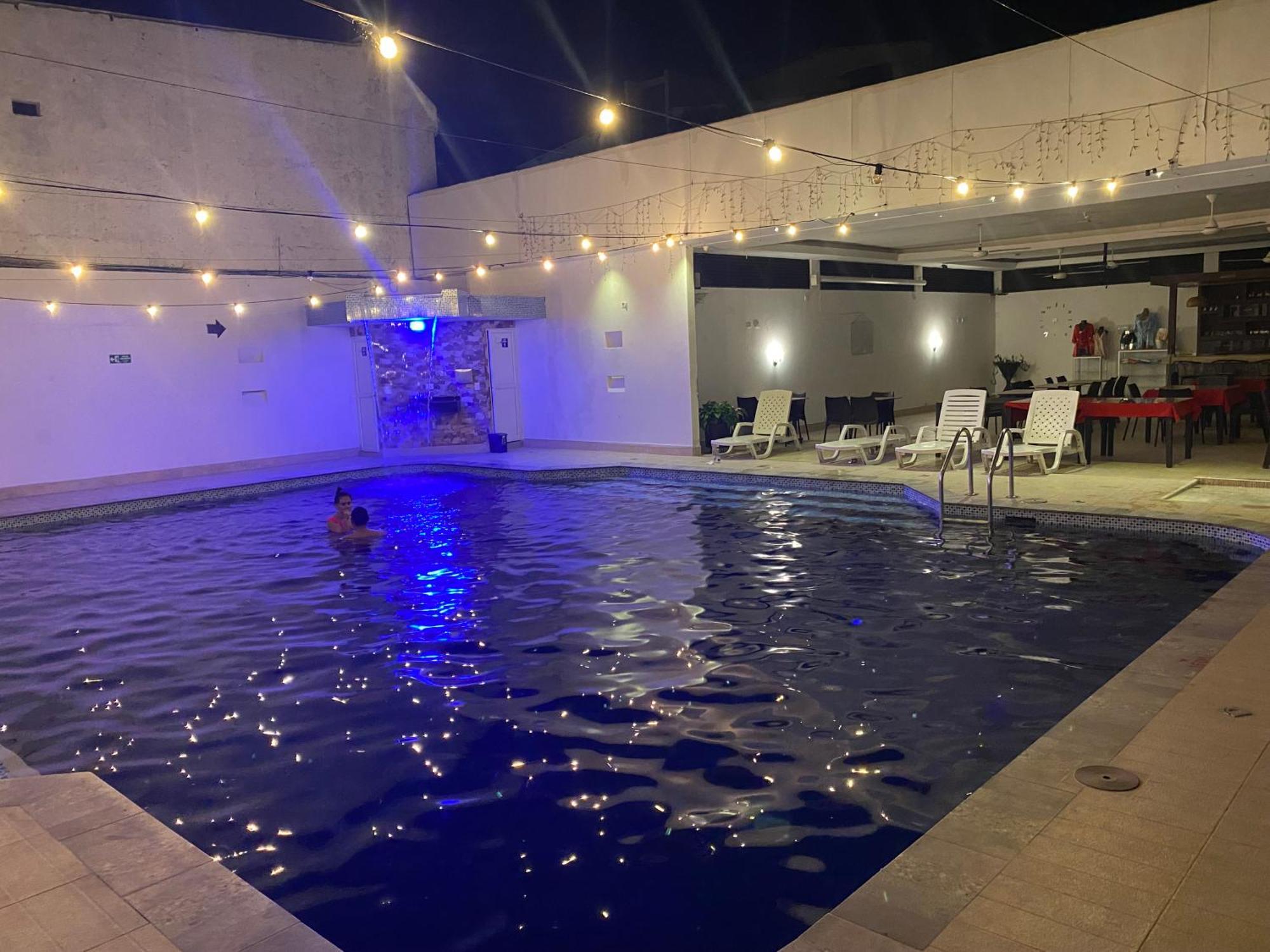 Hotel Deluxe Oasis De La Colina Girardot Bagian luar foto