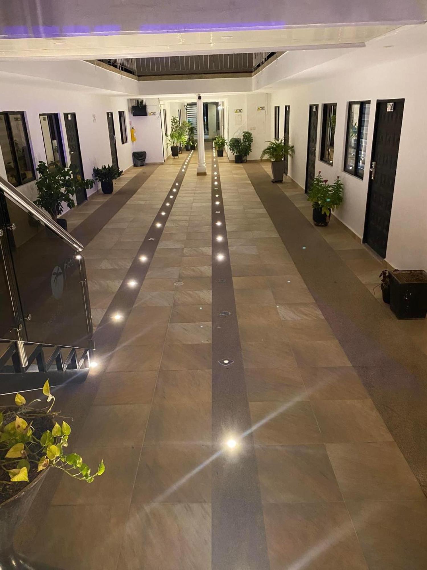 Hotel Deluxe Oasis De La Colina Girardot Bagian luar foto
