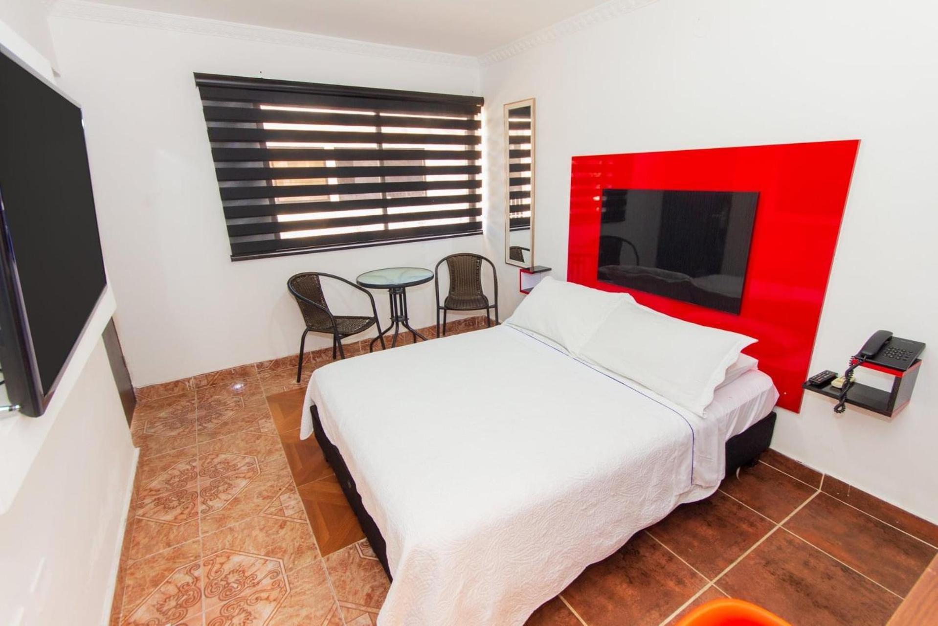 Hotel Deluxe Oasis De La Colina Girardot Bagian luar foto