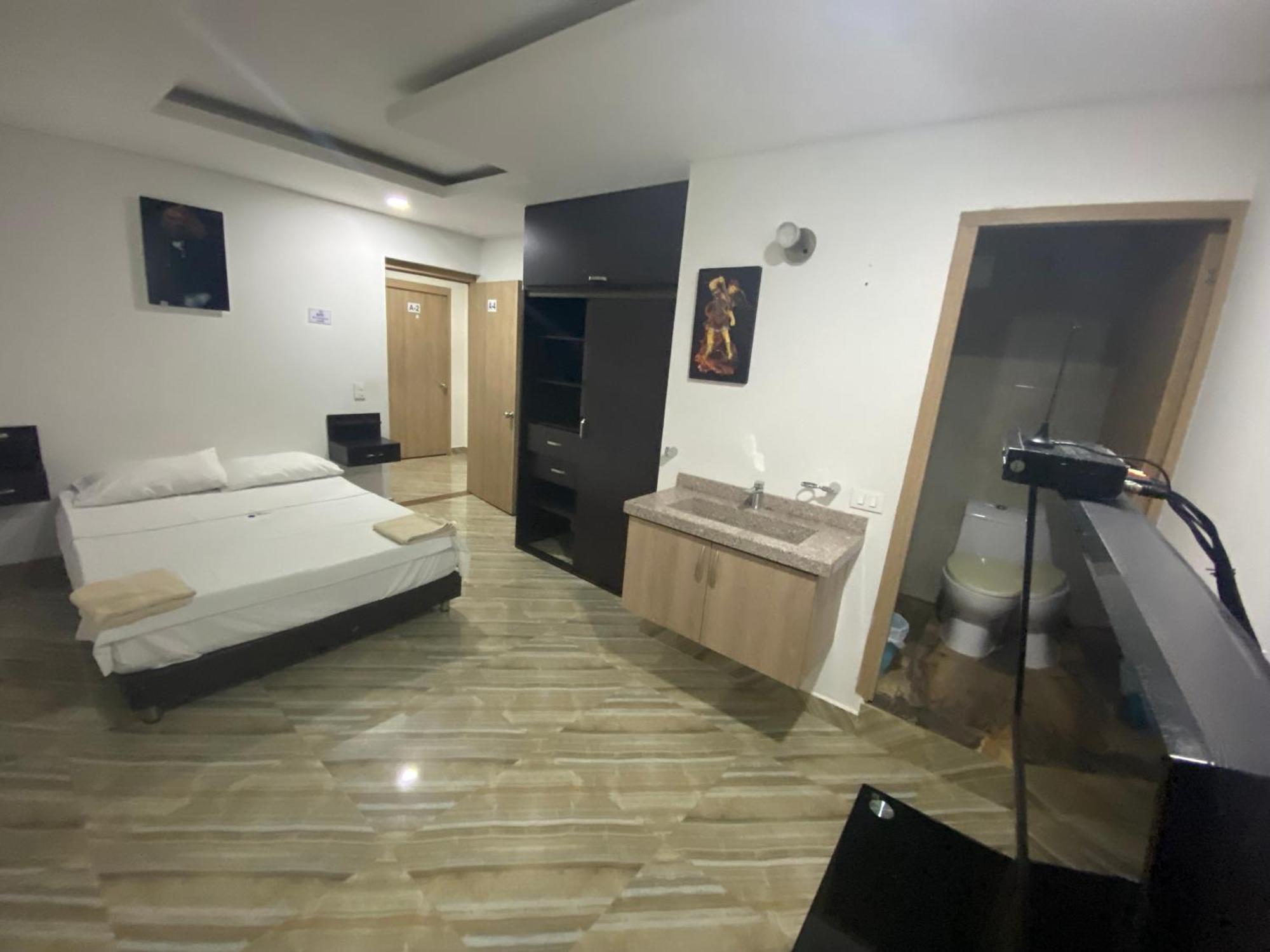 Hotel Deluxe Oasis De La Colina Girardot Bagian luar foto